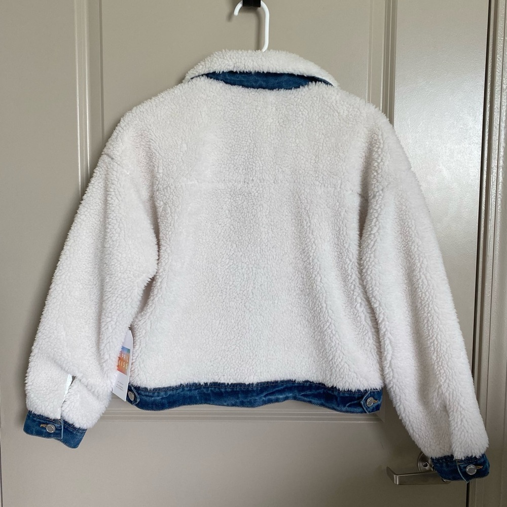 April Kiss Sherpa and Denim Trimmed Jacket. Juniors Size Small. NWT - Picture 2 of 16